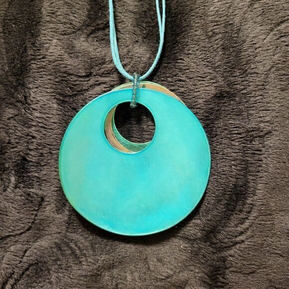 Beautiful necklace with multicolored shells - Picture 7 of 8